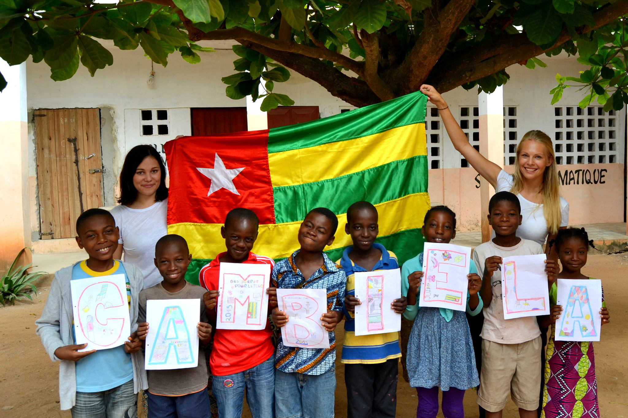 Gruppenfoto mit togolesischen Kindern